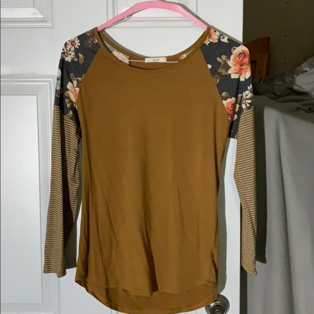 Sale ! Le Lis flower top - Picture 2 of 5